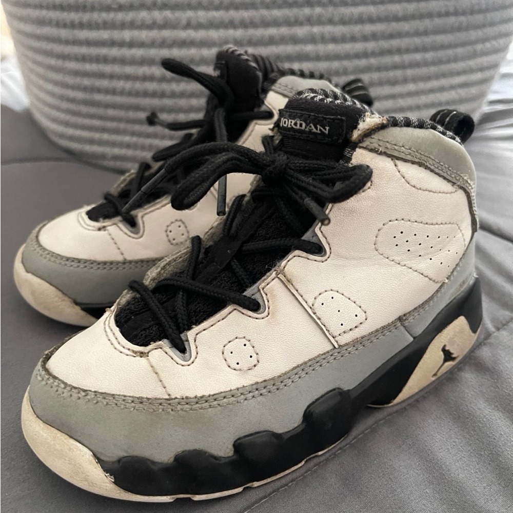 Jordan Retro 9 Size 9c
Black and White Sneakers